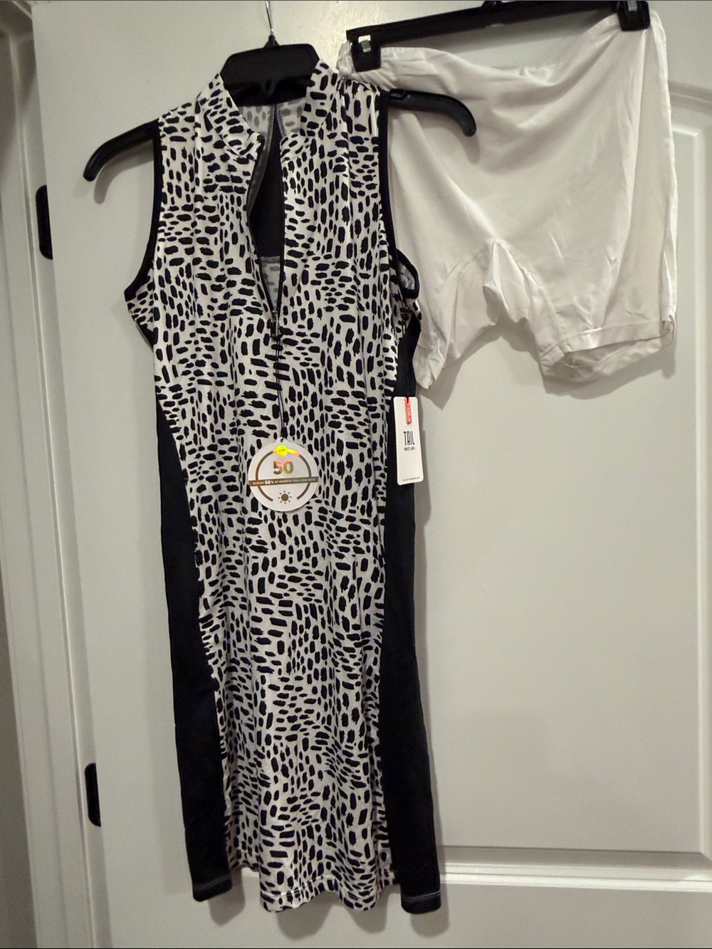 Tail Black and White Printed Sleeveless Mini Golf Dress